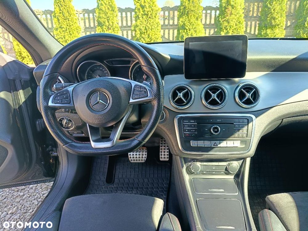 Mercedes-Benz CLA 200 7G-DCT AMG Line - 17