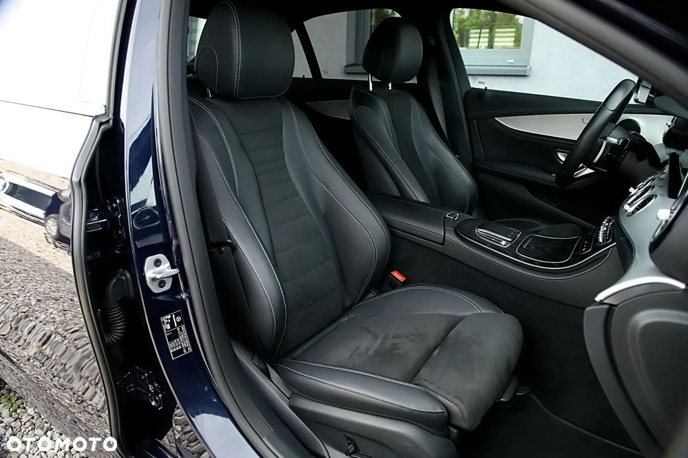 Mercedes-Benz Klasa E 220 d 4-Matic 9G-TRONIC - 25