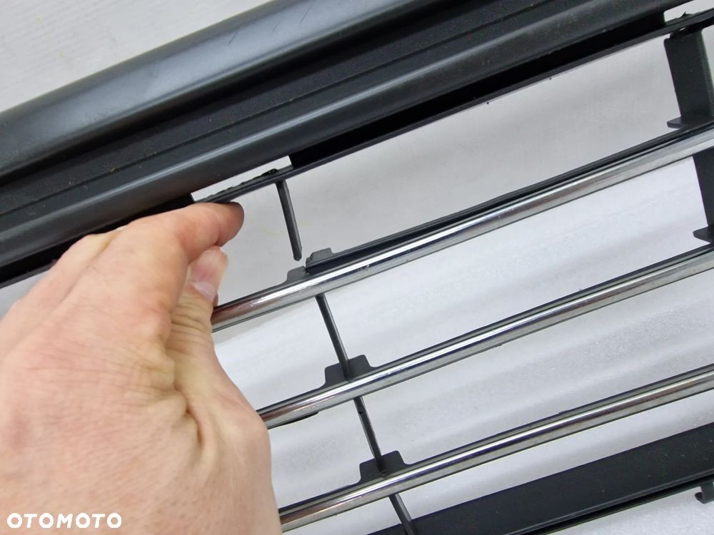 FORD GALAXY MK2 LIFT 09-15 Z CHROMAMI KRATKA ŚRODKOWA ZDERZAKA PRZEDNIEGO , NR AM21-17B968-AC , NR AUKCJI K144 - 7