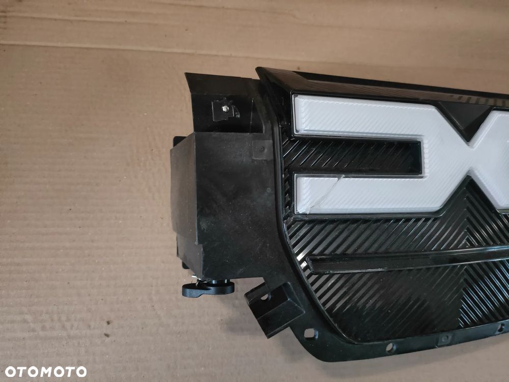Dacia Spring Elektryk 22- EMBLEMAT ZNACZEK KLAPKA PORTY LADOWANIA - 4