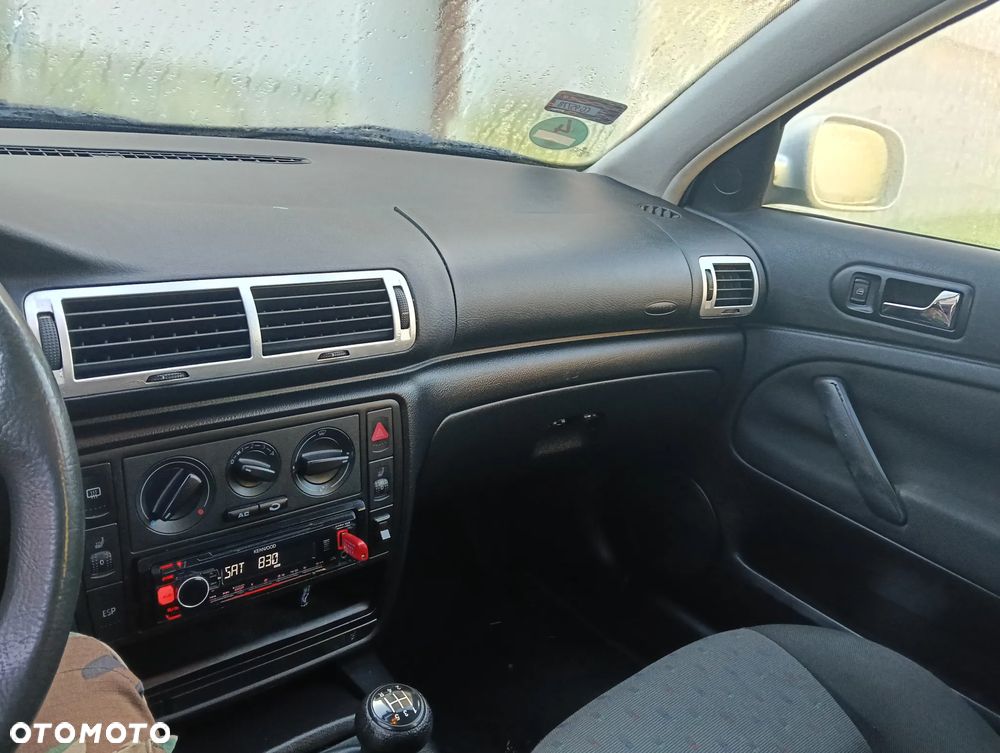Volkswagen Passat 1.6 CL - 8