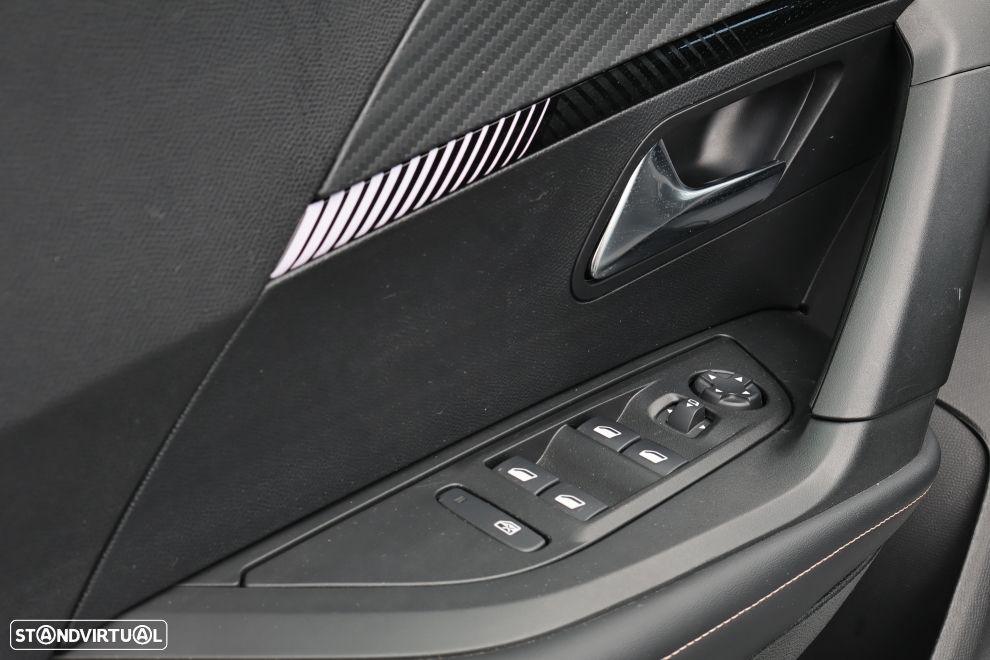 Peugeot e-2008 54 kWh Allure - 16