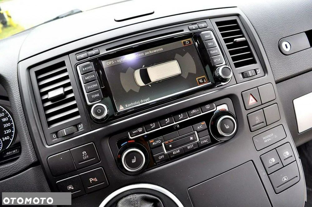 Volkswagen Multivan - 31