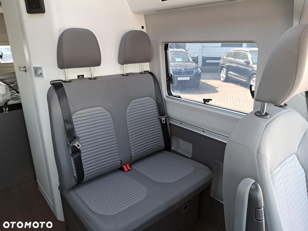 Volkswagen Grand California Grand California 600 DMC 3500kg silnik: 2,0 l TDI EURO VI-e SCR / 163KM/skrzynia biegów: Przedni napęd automatyczna 8-biegowa rozstaw osi: 3640 mm - 15