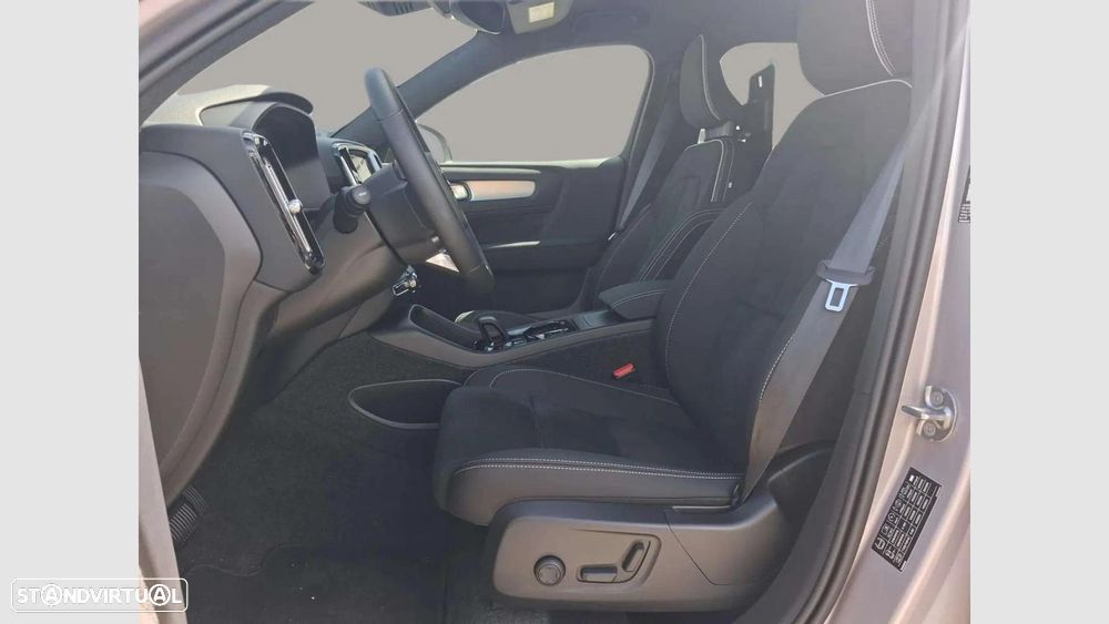 Volvo XC 40 2.0 B3 Plus Dark - 15