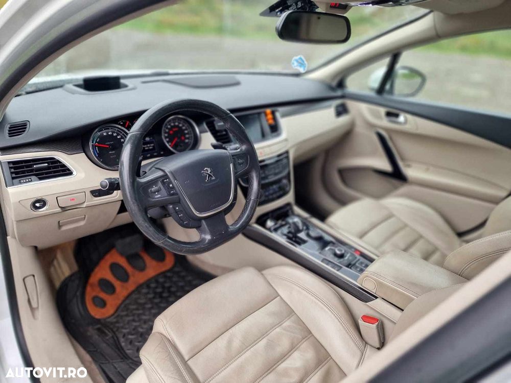 Peugeot 508 RXH Hybrid4 - 11