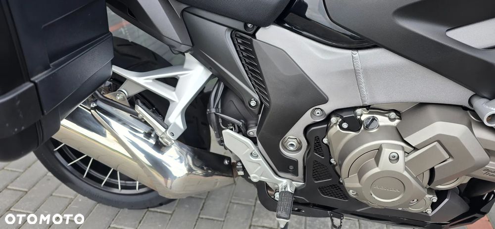 Honda VFR - 16