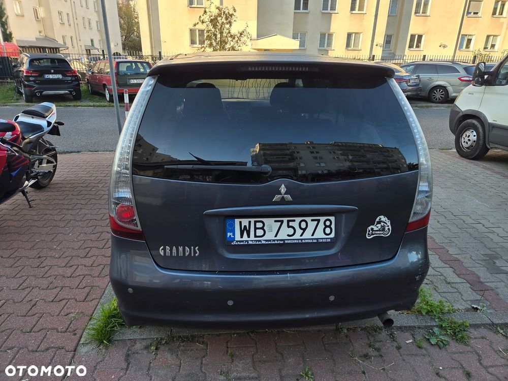 Mitsubishi Grandis - 15