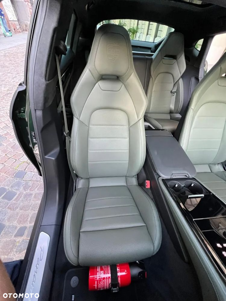 Porsche Panamera 4 E-Hybrid PHEV - 24
