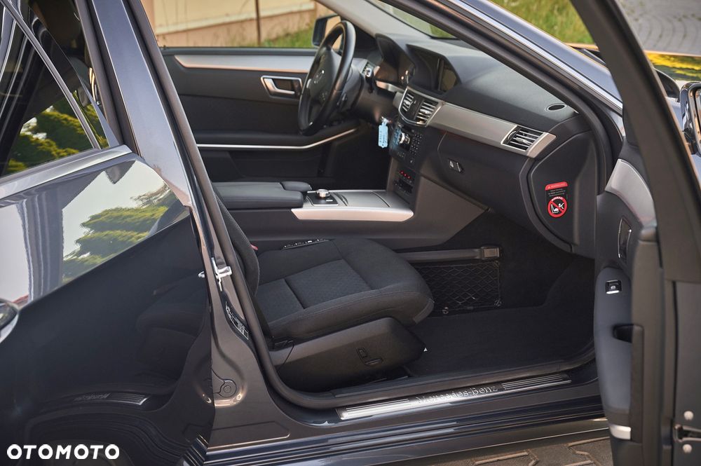 Mercedes-Benz Klasa E 250 CDI DPF 4Matic BlueEFFICIENCY 7G-TRONIC - 24