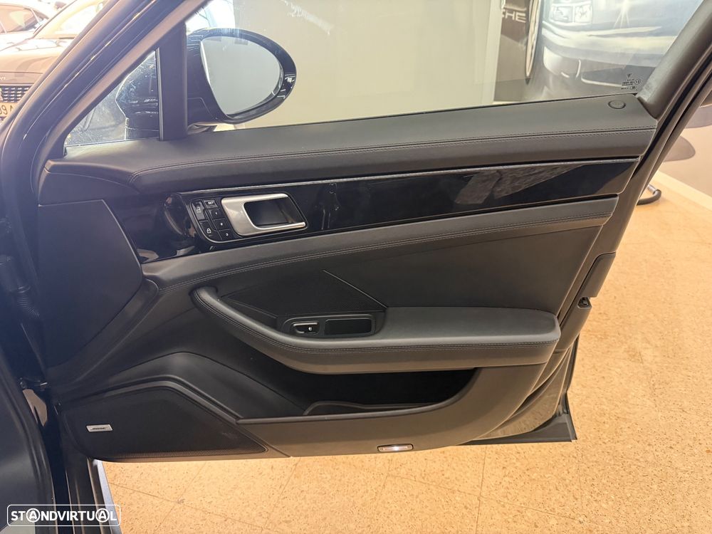 Porsche Panamera Sport Turismo 4 E-Hybrid - 17