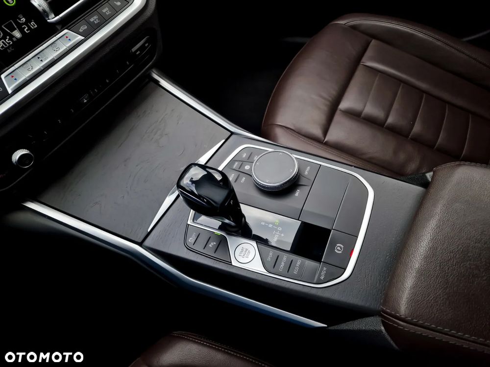 BMW Seria 3 320d xDrive mHEV - 9