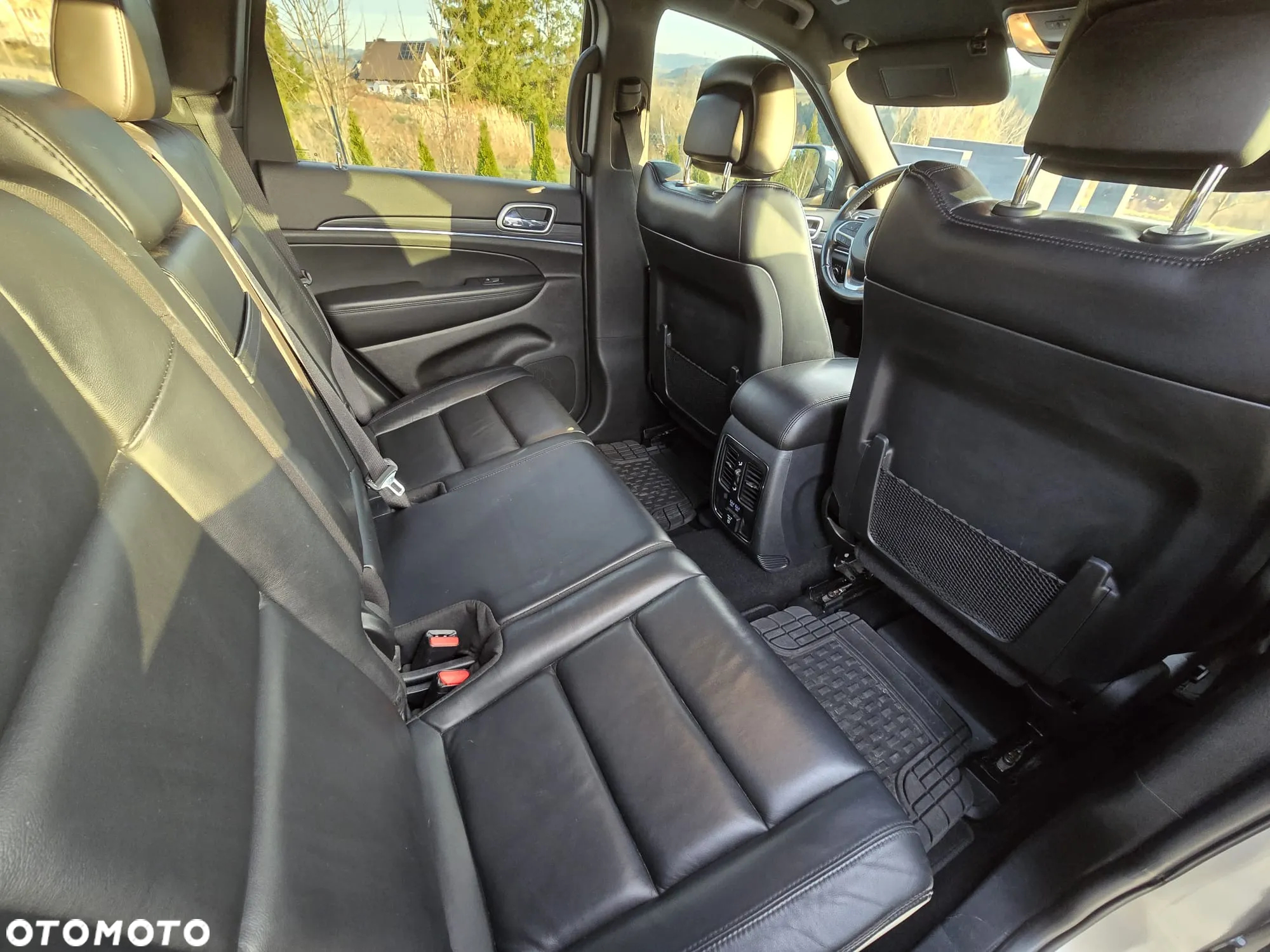 Jeep Grand Cherokee - 25