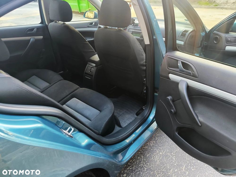 Skoda Octavia 1.6 Combi Ambiente - 18