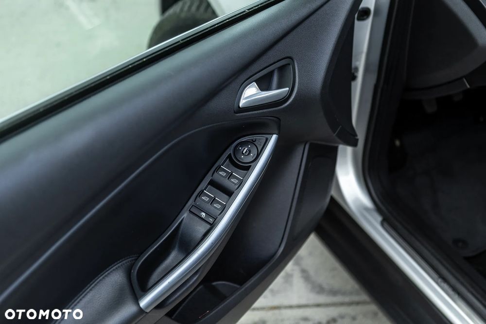 Ford Focus - 32