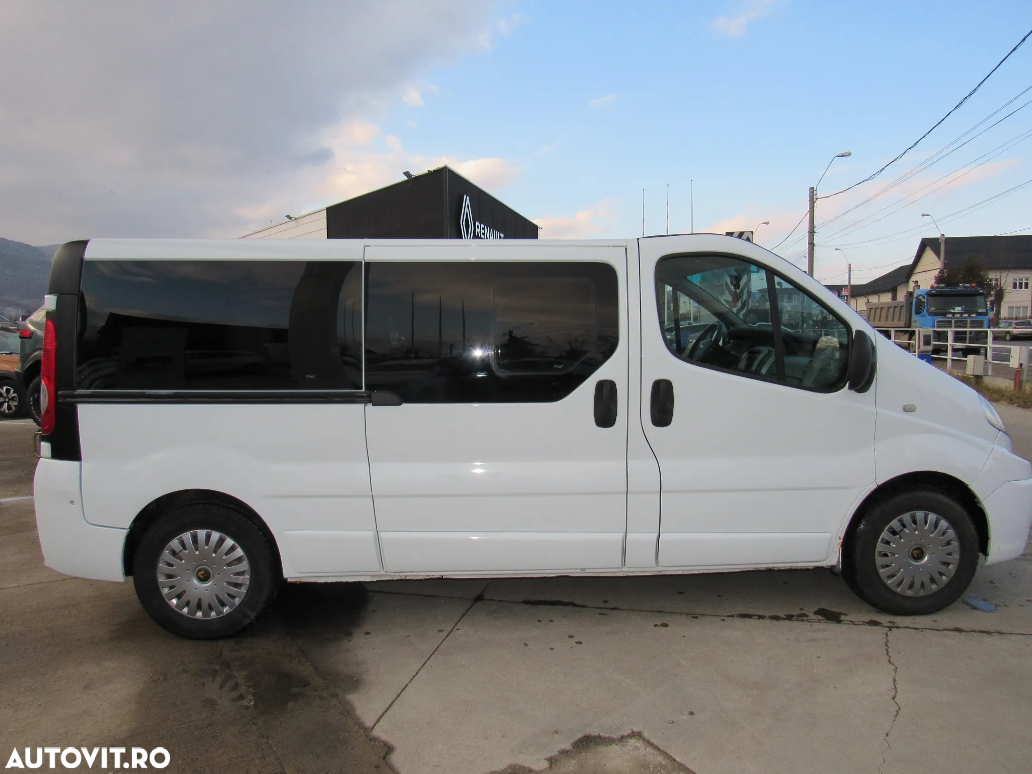 Renault Trafic 1.9 dCi L2H1 - 12