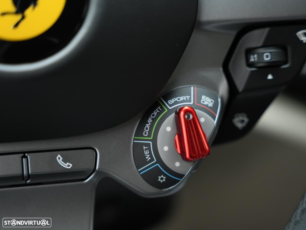 Ferrari GTC4 Lusso - 27