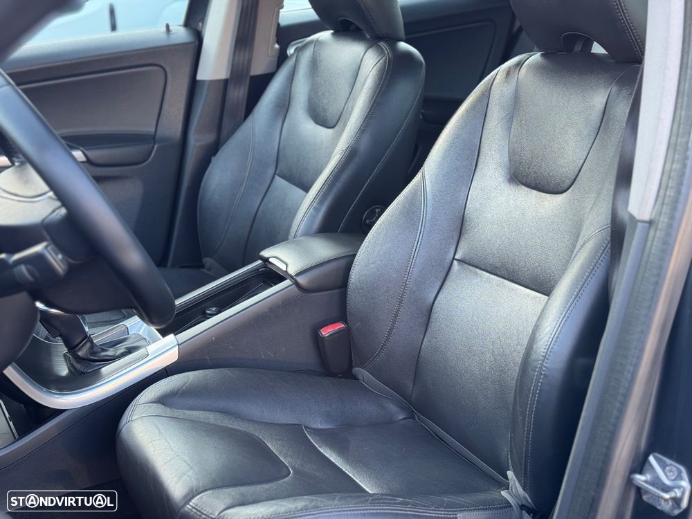Volvo XC 60 2.0 D4 Momentum Geartronic - 19