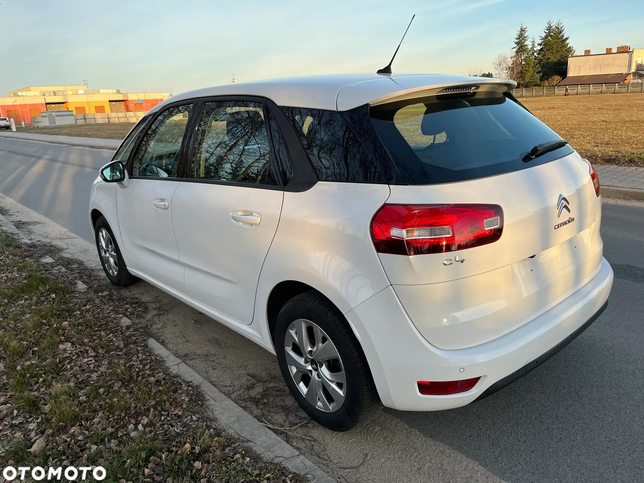 Citroën C4 Picasso e-HDi 115 Attraction - 4
