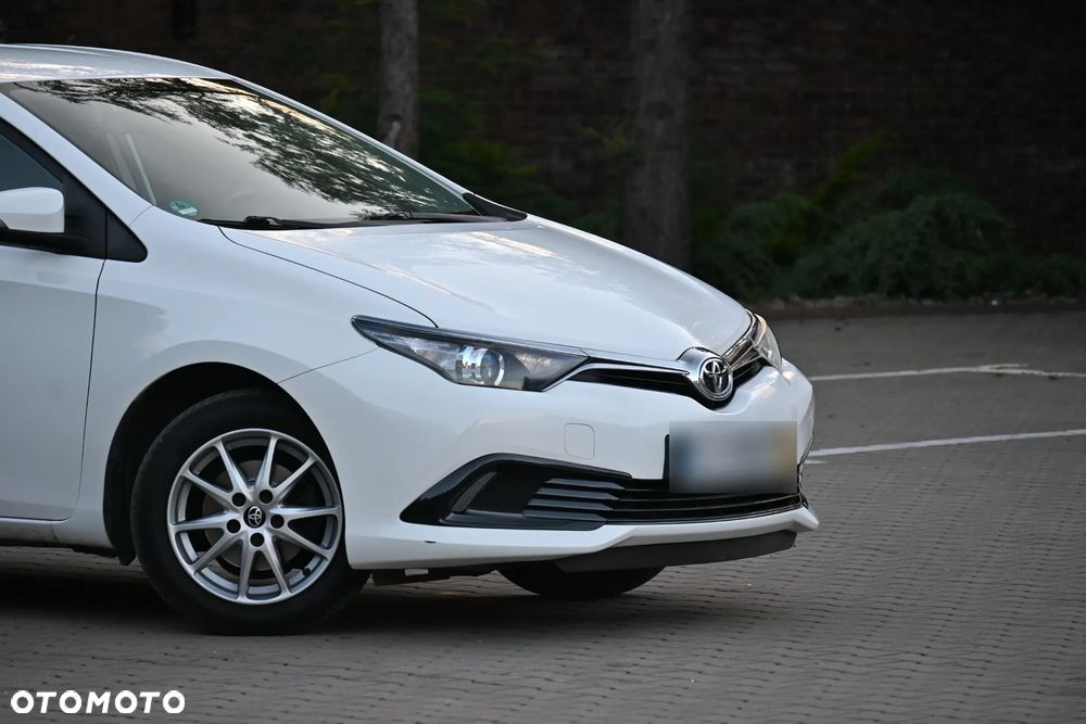 Toyota Auris 1.33 VVT-i Premium + - 10