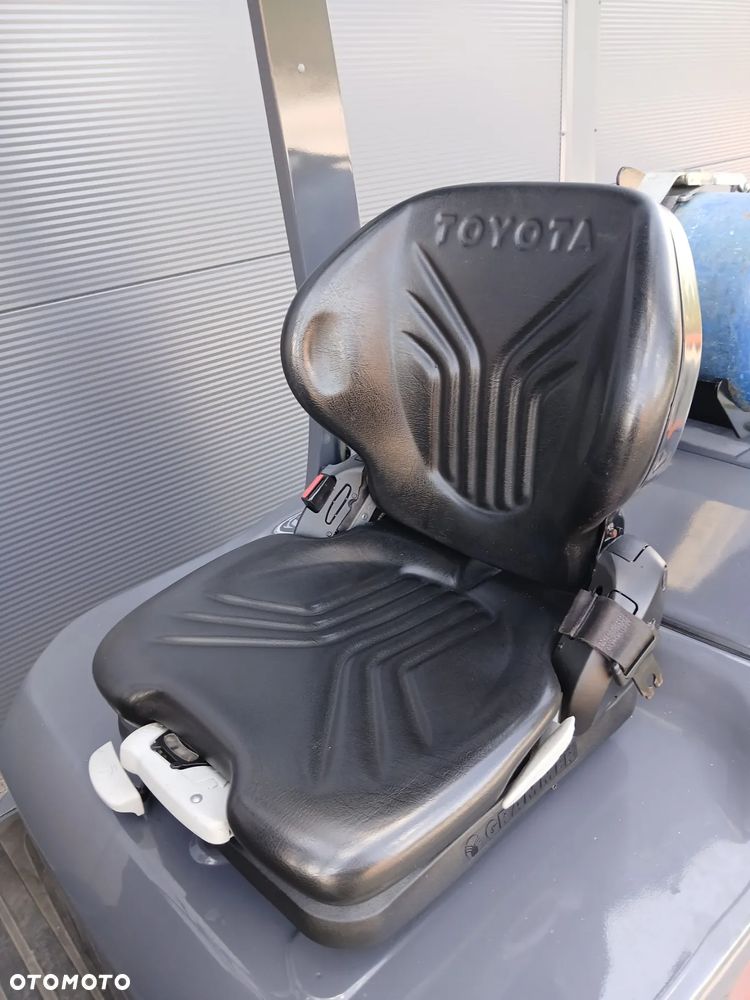 Toyota 02-8FGF20 - 8