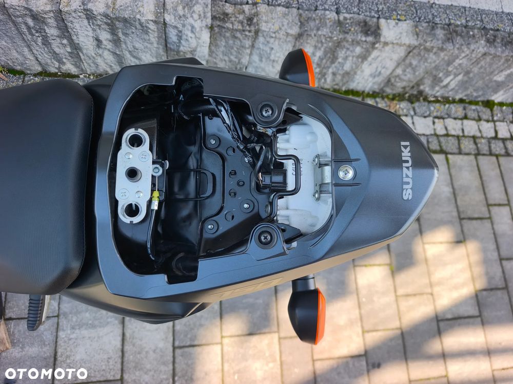 Suzuki GSR - 35