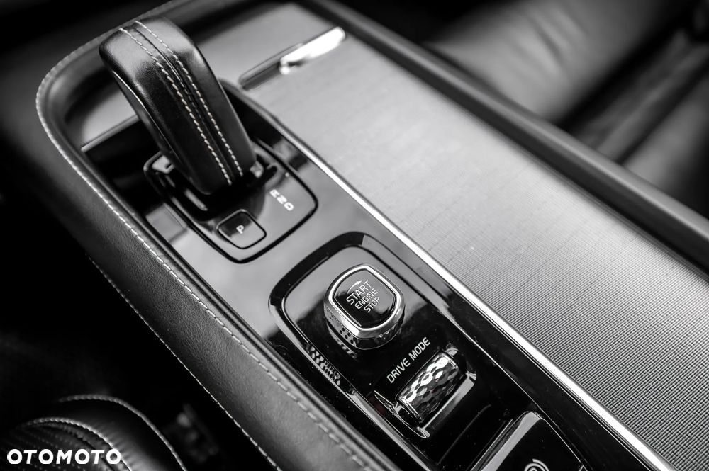 Volvo XC 90 D5 SCR AWD R-Design - 30