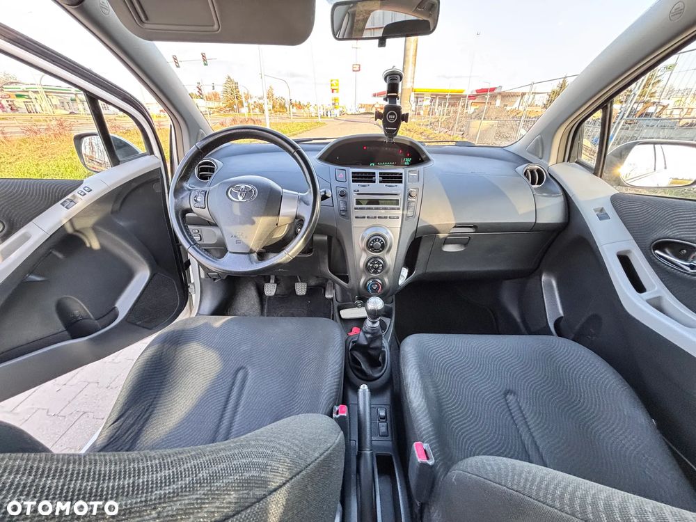 Toyota Yaris - 10