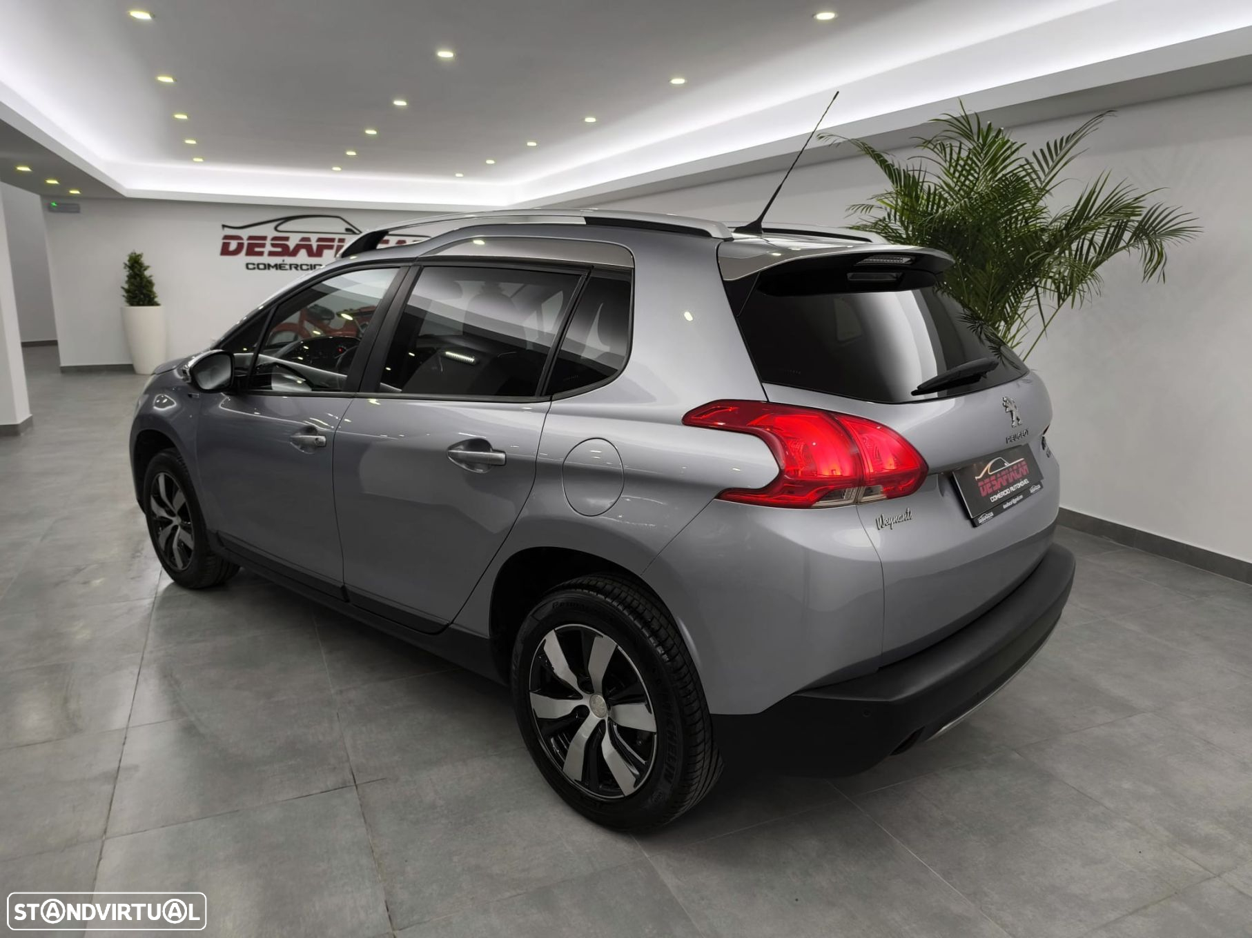 Peugeot 2008 1.2 PureTech Style - 8
