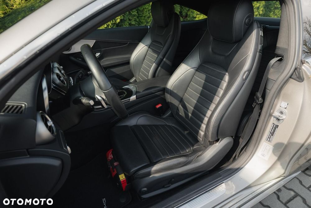 Mercedes-Benz Klasa C 300 9G-TRONIC - 13