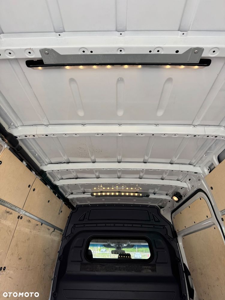 Mercedes-Benz Sprinter - 9
