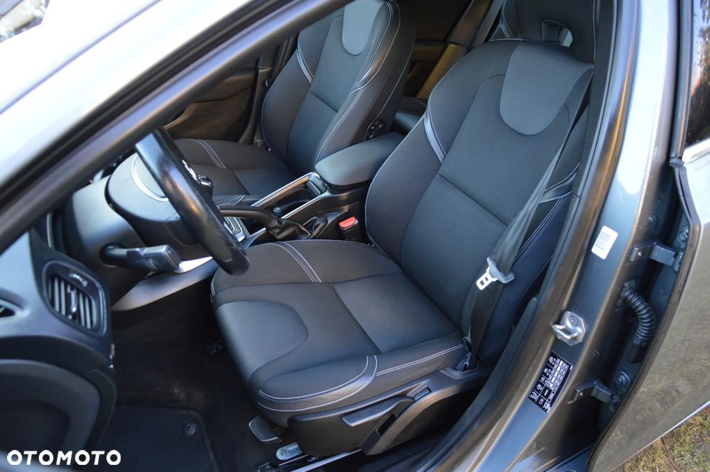Volvo V40 T3 - 15