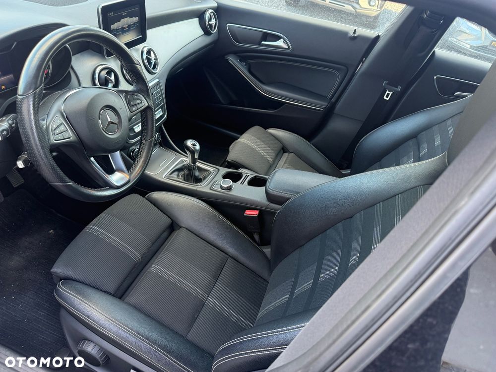Mercedes-Benz CLA 200 Urban - 21