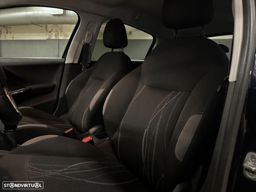 Peugeot 208 1.2 VTi SE Style - 4