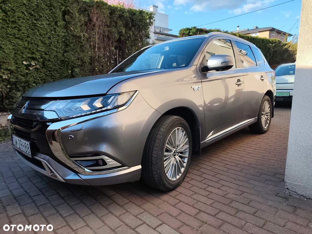 Mitsubishi Outlander - 2