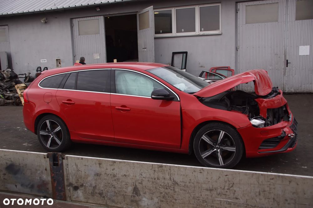 Auto na części - Volvo V60 I R-Design Lift 2.0 D4 190 KM D4204T14 TG-81SC 612 2018R Silnik Skrzynia Drzwi Błotnik Klapa Lampa Lusterko Klamka Szyba Deska Kokpit Sterownik Moduł Czujnik Licznik Wyświetlacz Panel Kierownica - 4