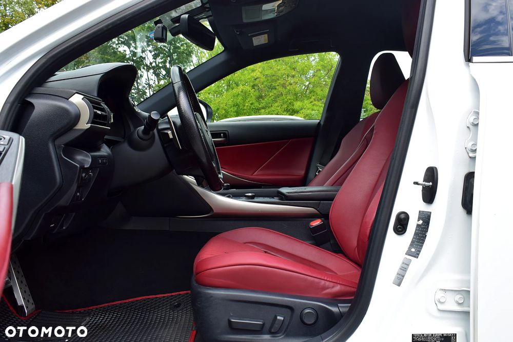 Lexus IS 300h F Sport Edition - 5