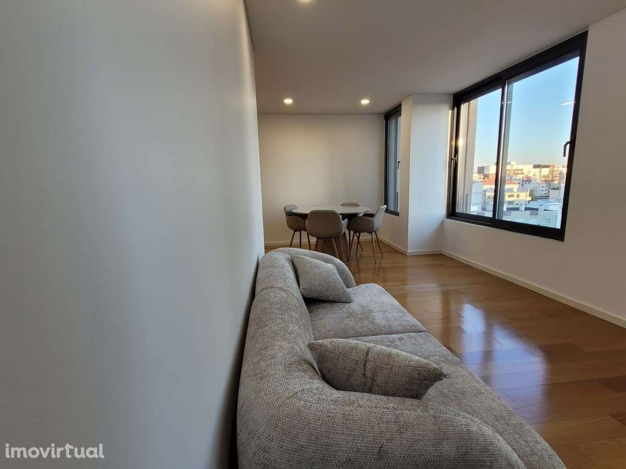 Apartamento T2 Penthouse c/ Varanda e Garagem | Av. Boavista - Grande imagem: 3/21