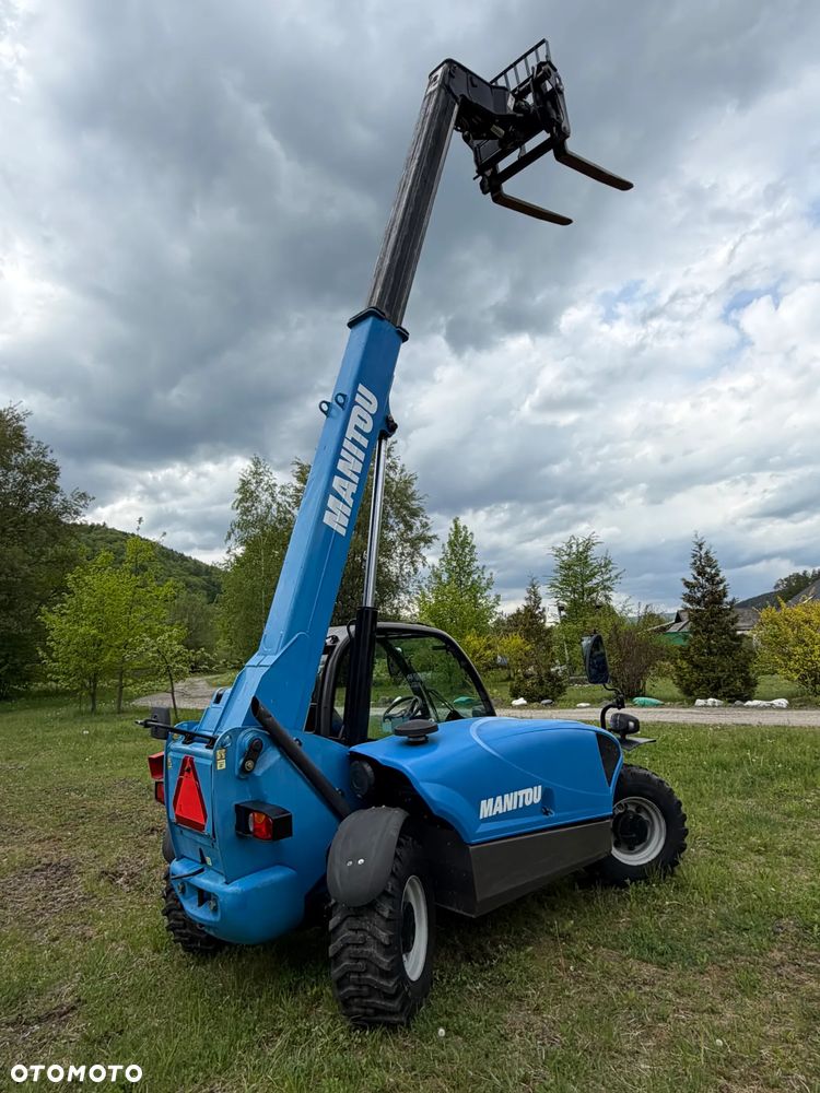 Manitou MT625H. Wersja COMFORT lepsza od Easy!! Ładowarka Teleskopowa 6 metrów Wysuw. Udźwig 2,5tony. Jak Nowa z Salonu. Pochodzi z Gospodarstwa Norweskiego! 2017rok. przebieg tylko 3200mtg. Silnik Kubota 4cyl. Mocny 80 Km. ZERO ZUŻYCIA ORYGINAŁ. Bez luzów i wycieków. Aktualna DEKRA BMWT. Mała Gabarytowo a Bardzo wydajna maszyna. Opony Nowe! Szybka wolna jazda. 3tryby skrętu! Zadbany sprzęt. Okazja - 34