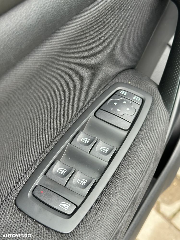 Renault Megane ENERGY TCe 130 LIMITED - 27