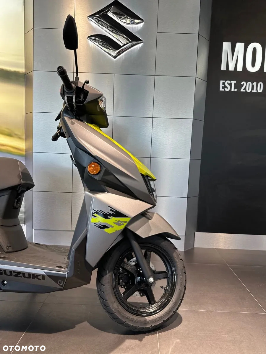 Suzuki Avenis - 7