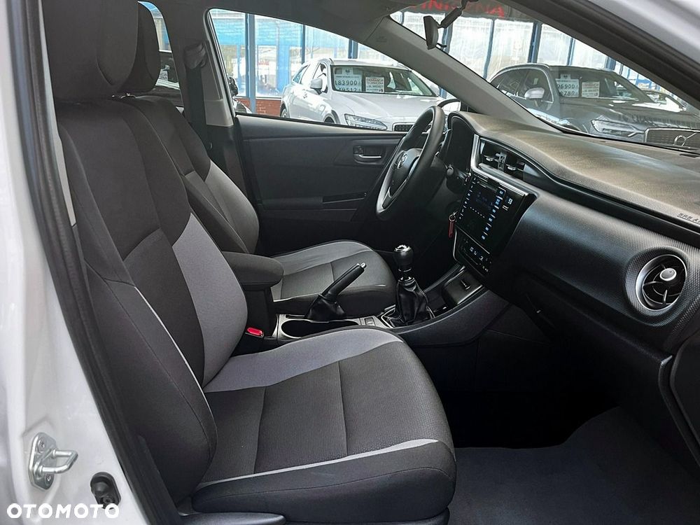 Toyota Auris - 12