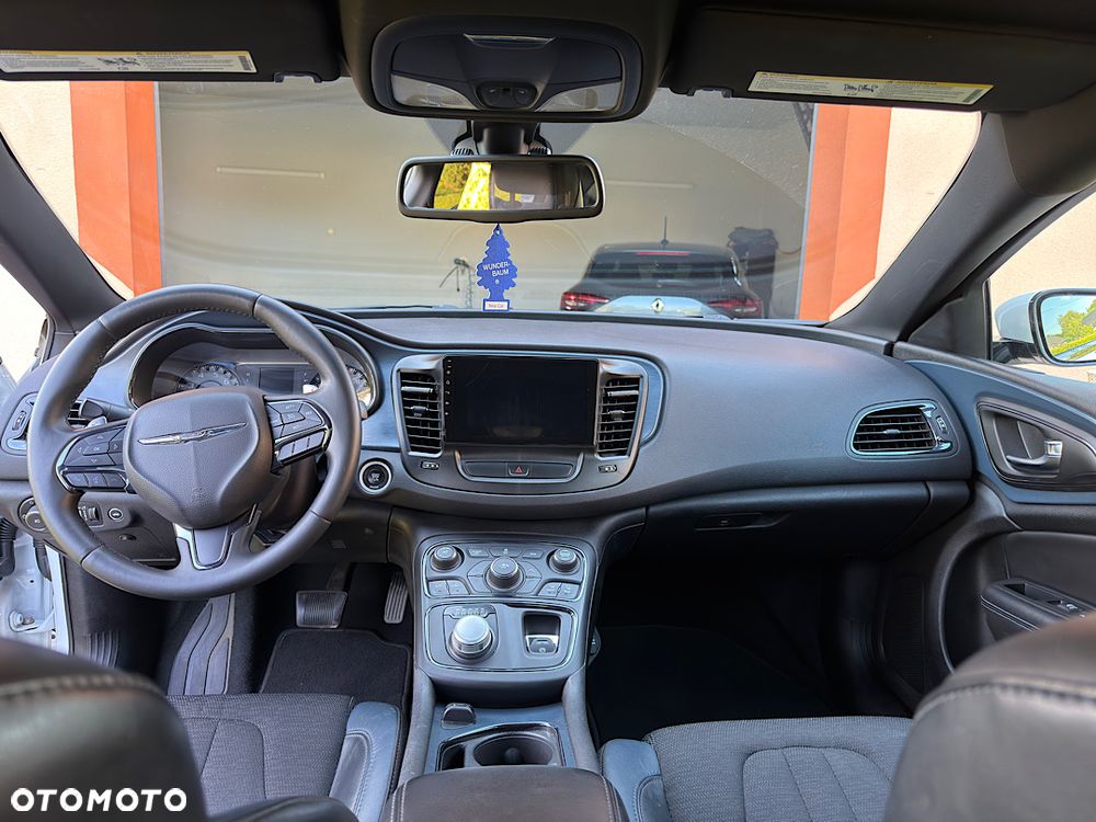 Chrysler 200 - 11
