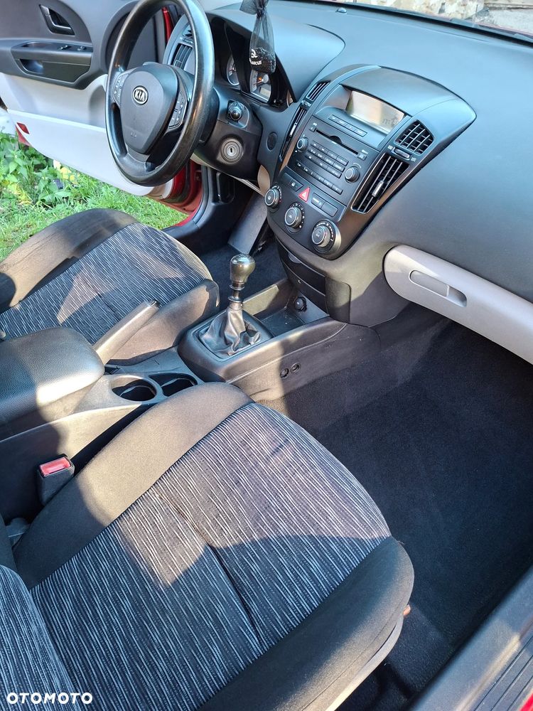 Kia Ceed - 7