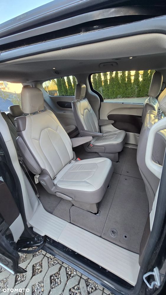 Chrysler Pacifica - 14