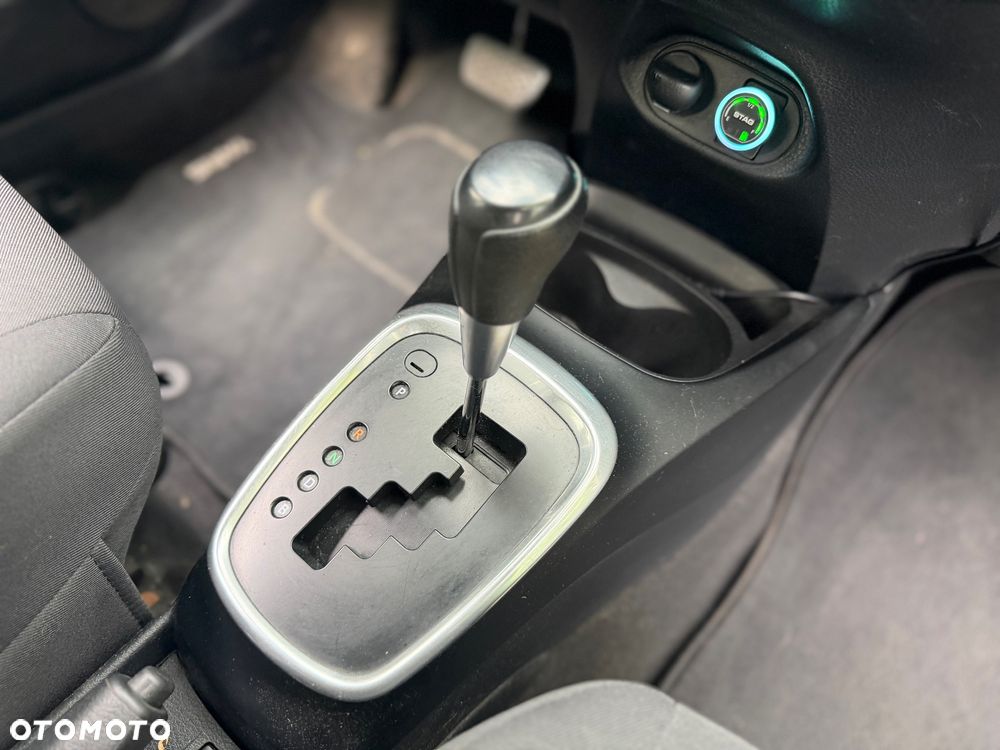Toyota Yaris Hybrid 100 Premium - 8