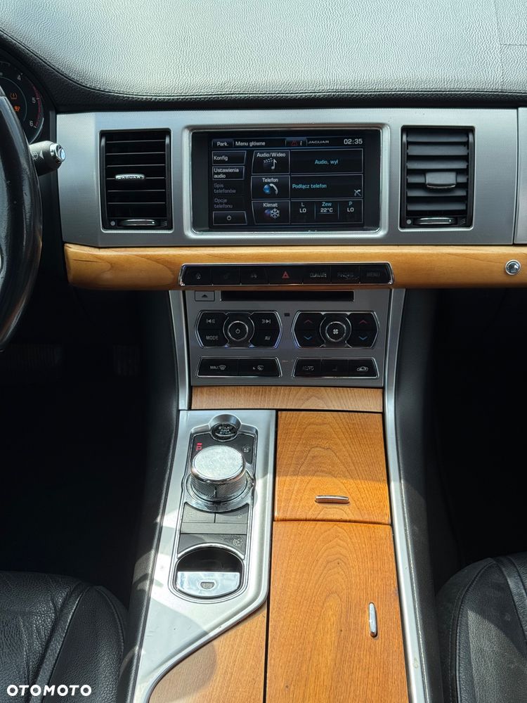 Jaguar XF 2.2 D Premium Luxury - 8