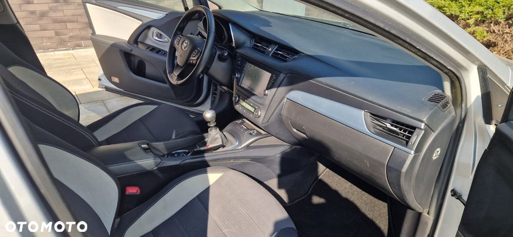 Toyota Avensis Touring Sports 1.8 Comfort - 16