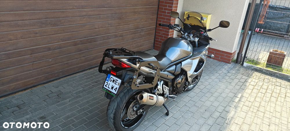 Suzuki GSX - 16