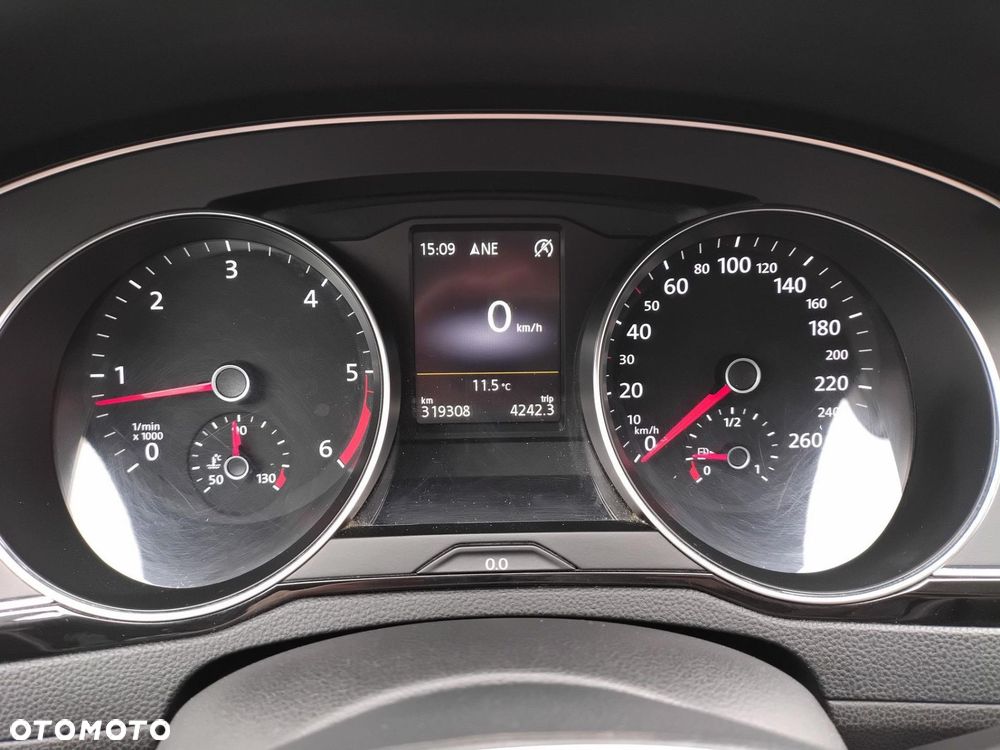 Volkswagen Passat - 20